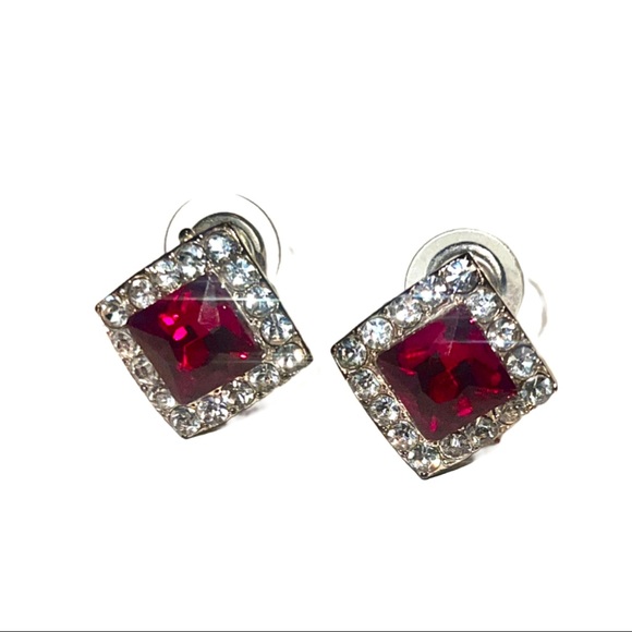 VTG Old Fashioned Ruby Red Jewel Earrings - Picture 1 of 4